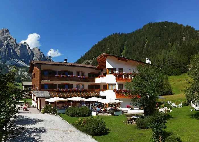 Hotel Garni Raetia Kurfar
